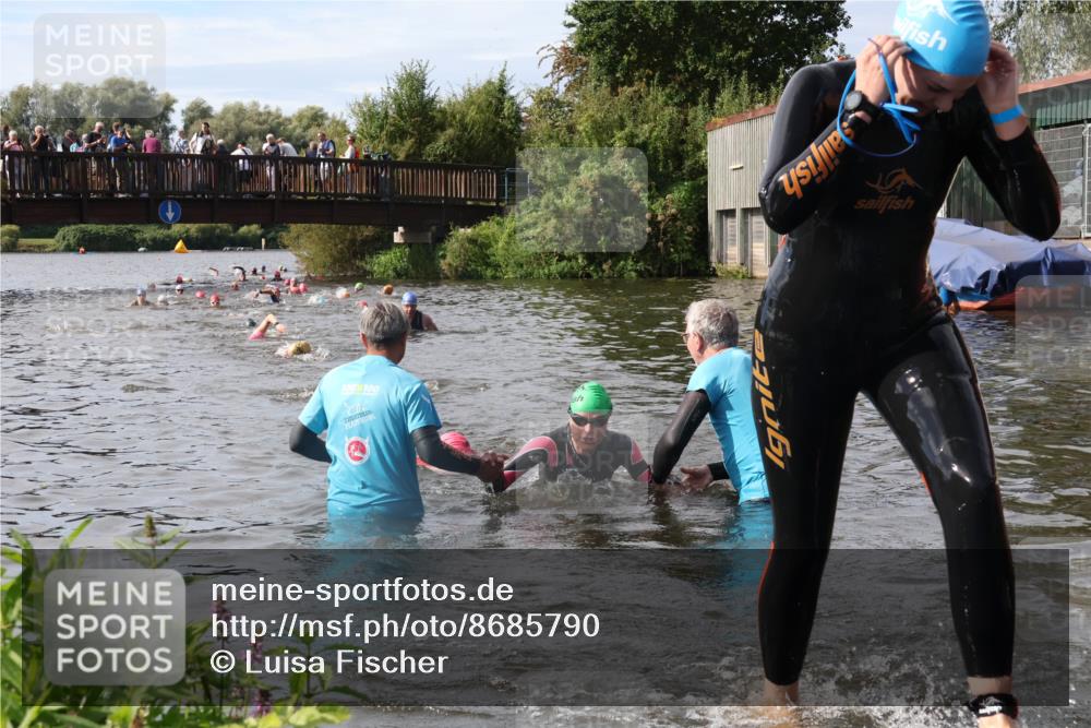 31.08.2025 - Elbe Triathlon Hamburg Luisa Fischer http://msf.ph/oto/8685790 31.08.2025 10:41:19 Schwimmen 1404, 1408, 1465, 1494 meine-sportfotos.de