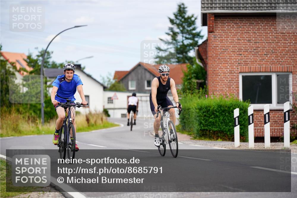 31.08.2025 - Elbe Triathlon Hamburg Michael Burmester http://msf.ph/oto/8685791 31.08.2025 14:13:03 Radfahren 124, 149, 155 meine-sportfotos.de