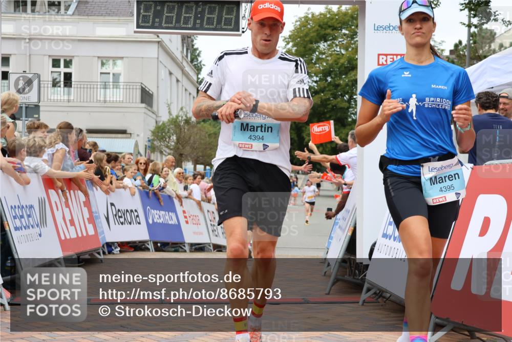 31.08.2025 - 21. Blankeneser Heldenlauf Strokosch-Dieckow http://msf.ph/oto/8685793 31.08.2025 12:00:38 Ziel 5784, 4144, 4394, 4395, 4333 meine-sportfotos.de