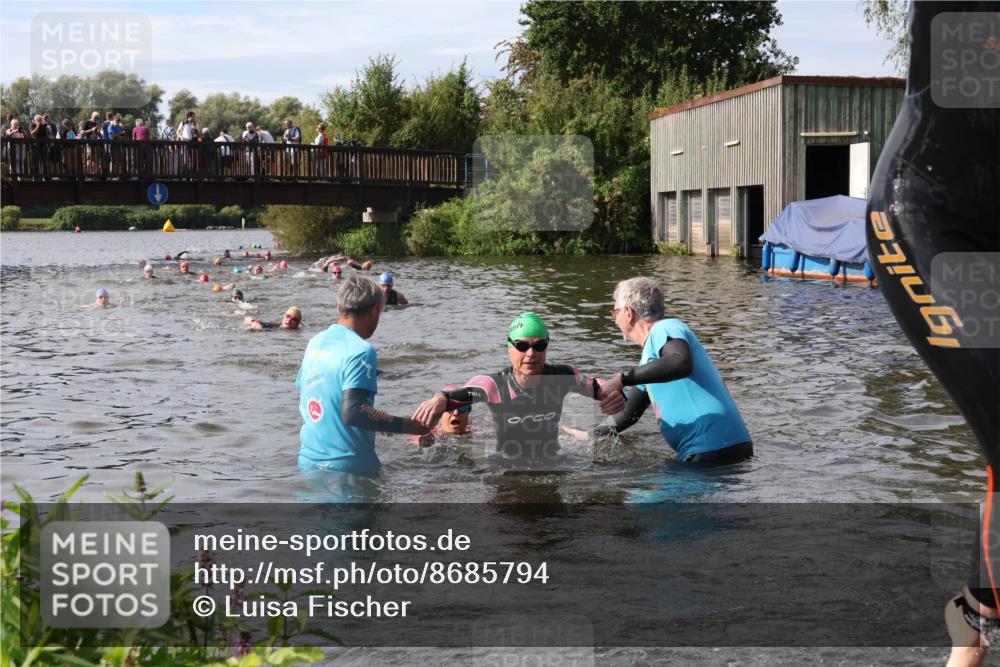 31.08.2025 - Elbe Triathlon Hamburg Luisa Fischer http://msf.ph/oto/8685794 31.08.2025 10:41:19 Schwimmen 1404, 1408, 1465, 1494 meine-sportfotos.de
