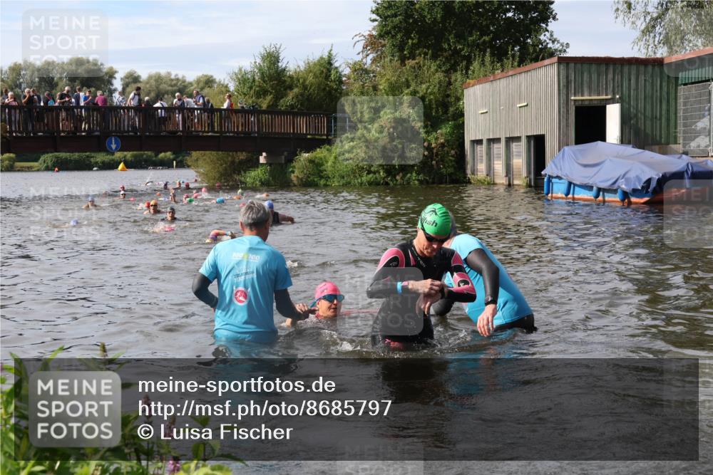 31.08.2025 - Elbe Triathlon Hamburg Luisa Fischer http://msf.ph/oto/8685797 31.08.2025 10:41:20 Schwimmen 1404, 1408, 1465, 1494 meine-sportfotos.de