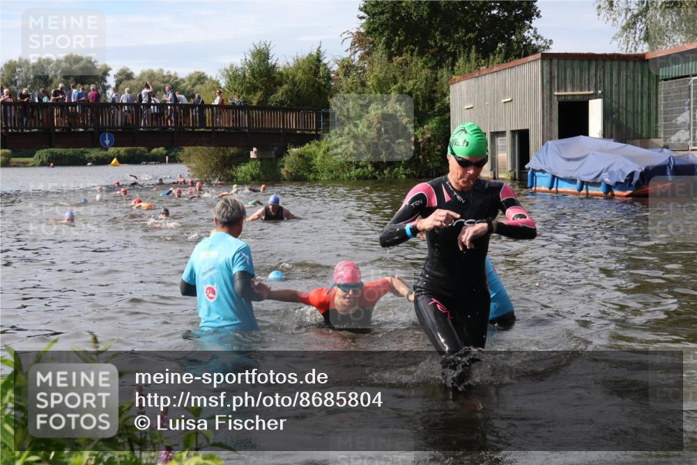31.08.2025 - Elbe Triathlon Hamburg Luisa Fischer http://msf.ph/oto/8685804 31.08.2025 10:41:21 Schwimmen 1404, 1408, 1465, 1494 meine-sportfotos.de