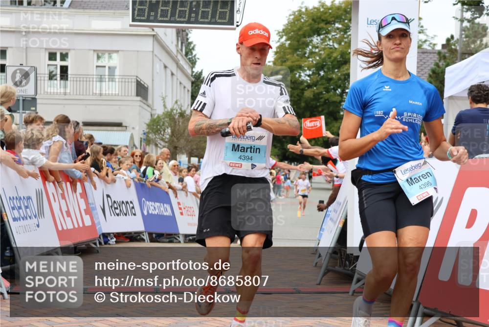 31.08.2025 - 21. Blankeneser Heldenlauf Strokosch-Dieckow http://msf.ph/oto/8685807 31.08.2025 12:00:37 Ziel 5784, 4144, 4394, 4395, 4333 meine-sportfotos.de