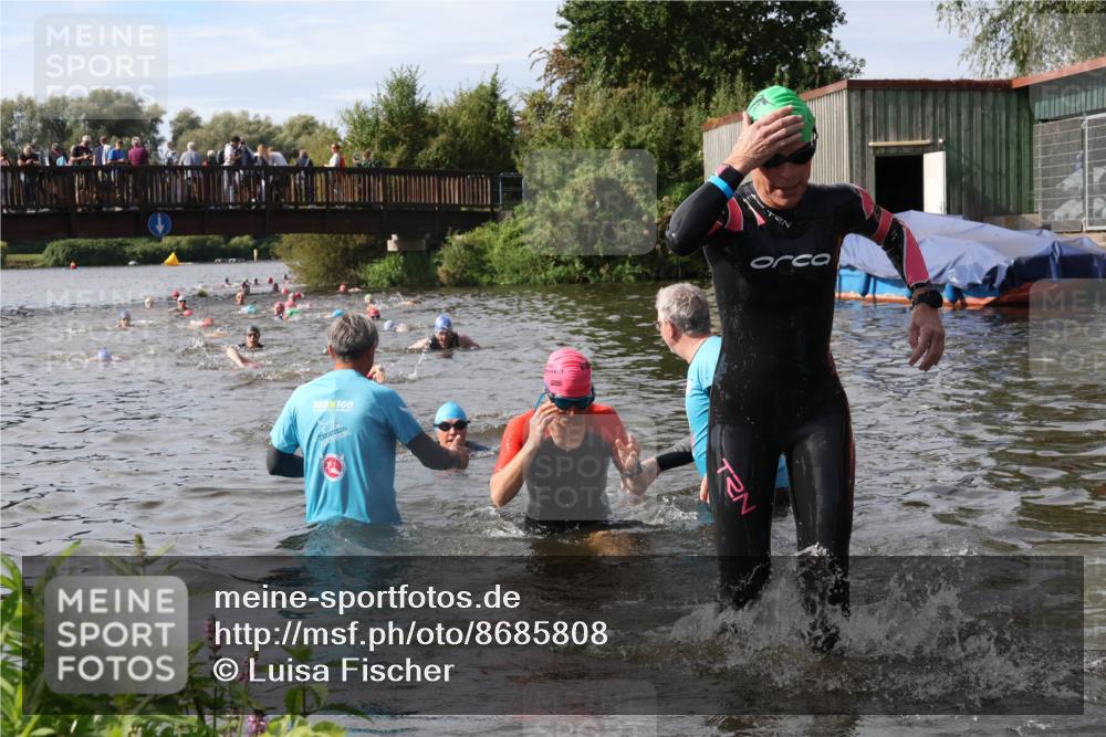 31.08.2025 - Elbe Triathlon Hamburg Luisa Fischer http://msf.ph/oto/8685808 31.08.2025 10:41:22 Schwimmen 1404, 1408, 1465, 1494 meine-sportfotos.de