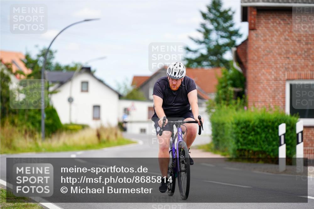 31.08.2025 - Elbe Triathlon Hamburg Michael Burmester http://msf.ph/oto/8685814 31.08.2025 14:13:23 Radfahren 151 meine-sportfotos.de