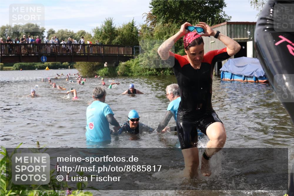 31.08.2025 - Elbe Triathlon Hamburg Luisa Fischer http://msf.ph/oto/8685817 31.08.2025 10:41:24 Schwimmen 1404, 1408, 1465, 1494 meine-sportfotos.de