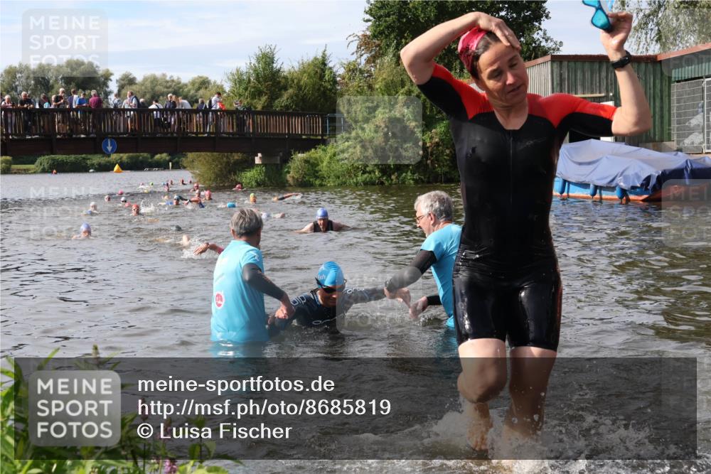 31.08.2025 - Elbe Triathlon Hamburg Luisa Fischer http://msf.ph/oto/8685819 31.08.2025 10:41:24 Schwimmen 1404, 1408, 1465, 1494 meine-sportfotos.de