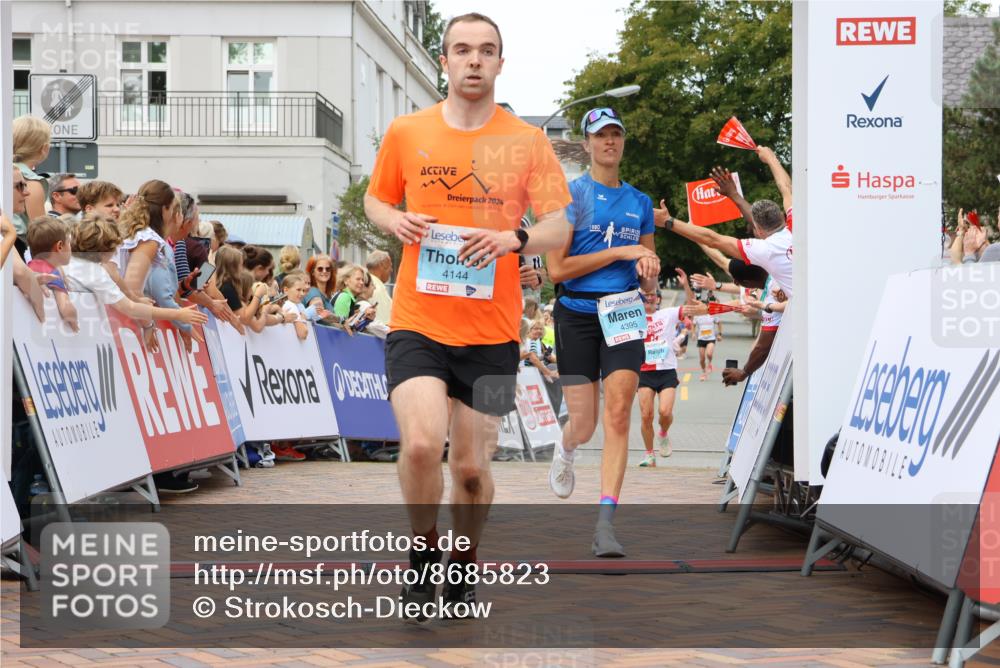 31.08.2025 - 21. Blankeneser Heldenlauf Strokosch-Dieckow http://msf.ph/oto/8685823 31.08.2025 12:00:36 Ziel 5784, 4144, 4394, 4395, 4333 meine-sportfotos.de