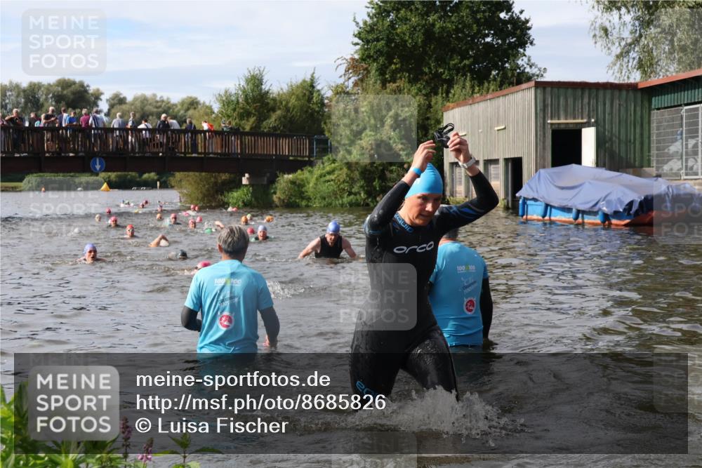 31.08.2025 - Elbe Triathlon Hamburg Luisa Fischer http://msf.ph/oto/8685826 31.08.2025 10:41:27 Schwimmen 1404, 1465, 1494 meine-sportfotos.de
