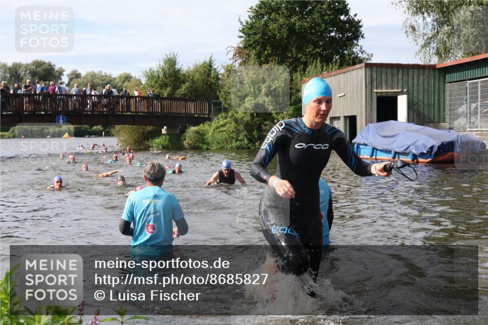 31.08.2025 - Elbe Triathlon Hamburg Luisa Fischer http://msf.ph/oto/8685827 31.08.2025 10:41:27 Schwimmen 1404, 1465, 1494 meine-sportfotos.de