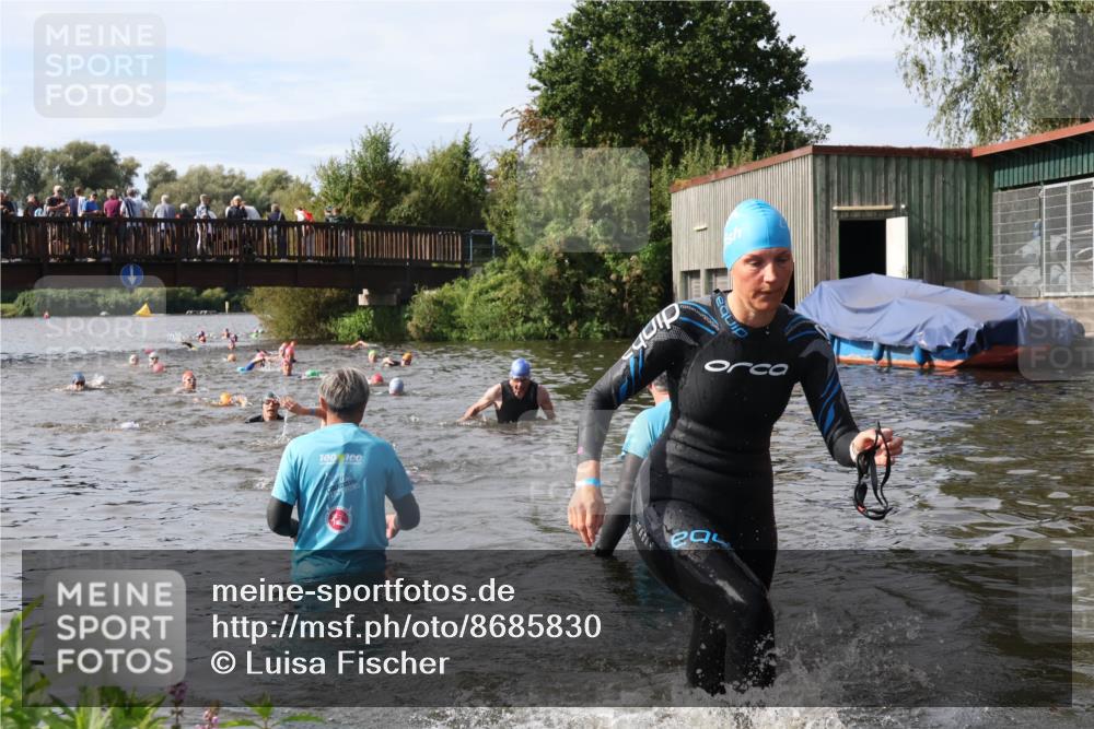 31.08.2025 - Elbe Triathlon Hamburg Luisa Fischer http://msf.ph/oto/8685830 31.08.2025 10:41:28 Schwimmen 1404, 1429, 1465 meine-sportfotos.de
