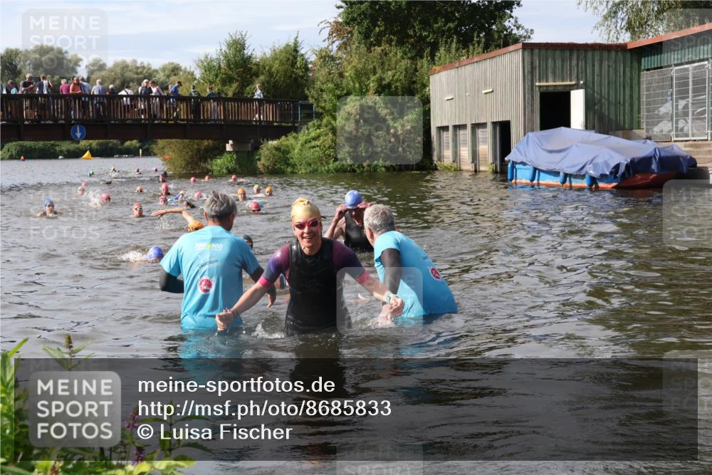 31.08.2025 - Elbe Triathlon Hamburg Luisa Fischer http://msf.ph/oto/8685833 31.08.2025 10:41:34 Schwimmen 1388, 1429 meine-sportfotos.de