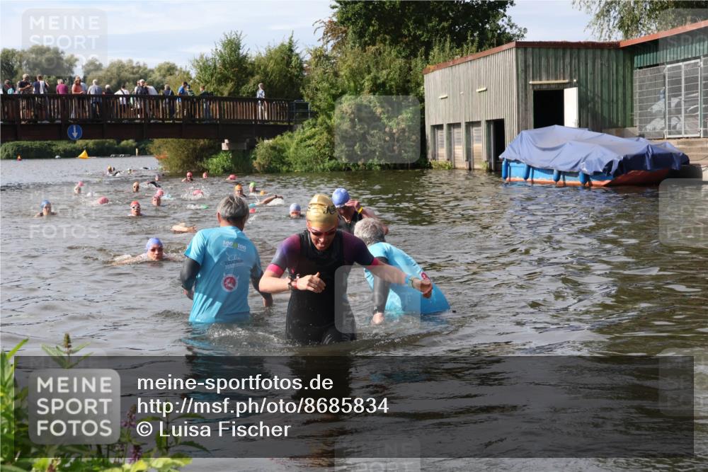 31.08.2025 - Elbe Triathlon Hamburg Luisa Fischer http://msf.ph/oto/8685834 31.08.2025 10:41:34 Schwimmen 1388, 1429 meine-sportfotos.de