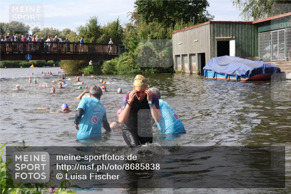 31.08.2025 - Elbe Triathlon Hamburg Luisa Fischer http://msf.ph/oto/8685838 31.08.2025 10:41:35 Schwimmen 1388, 1429 meine-sportfotos.de