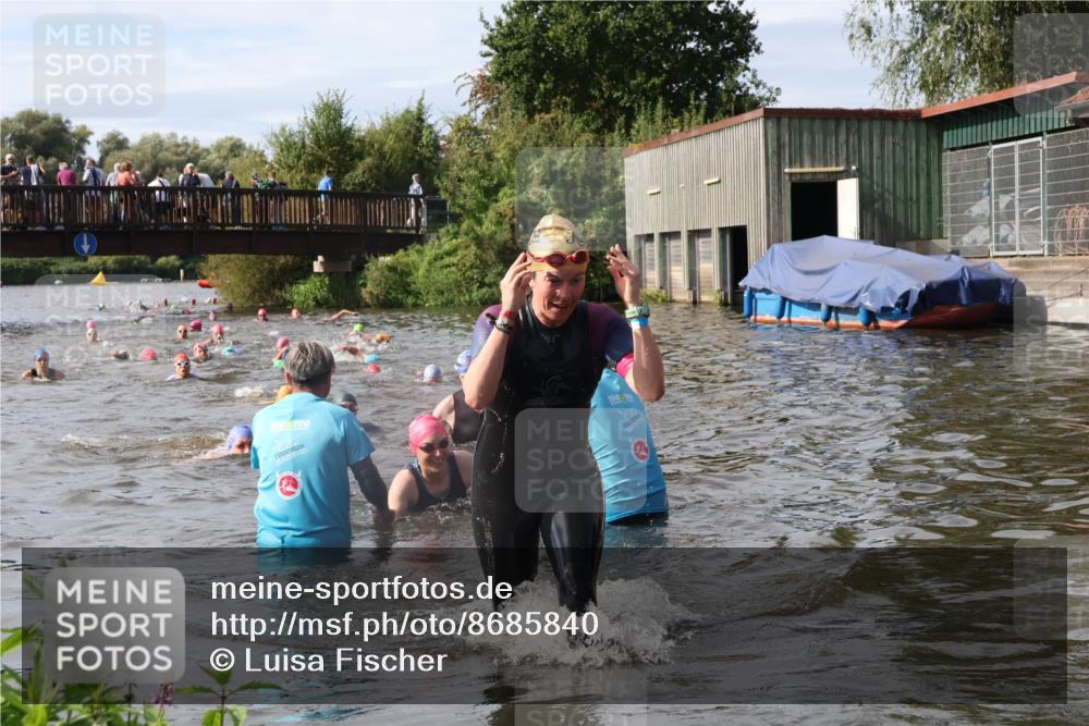 31.08.2025 - Elbe Triathlon Hamburg Luisa Fischer http://msf.ph/oto/8685840 31.08.2025 10:41:36 Schwimmen 1388, 1429 meine-sportfotos.de