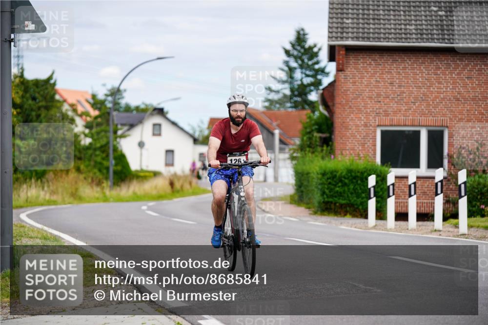 31.08.2025 - Elbe Triathlon Hamburg Michael Burmester http://msf.ph/oto/8685841 31.08.2025 14:13:53 Radfahren 126, 156 meine-sportfotos.de