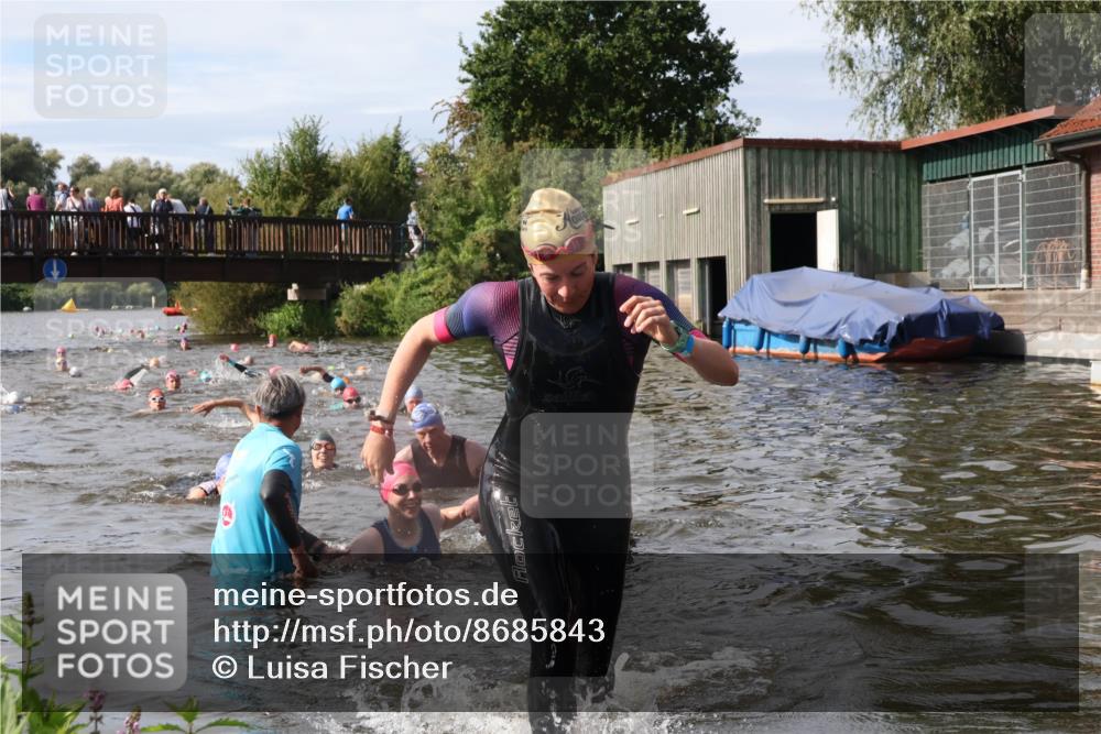 31.08.2025 - Elbe Triathlon Hamburg Luisa Fischer http://msf.ph/oto/8685843 31.08.2025 10:41:36 Schwimmen 1388, 1429 meine-sportfotos.de