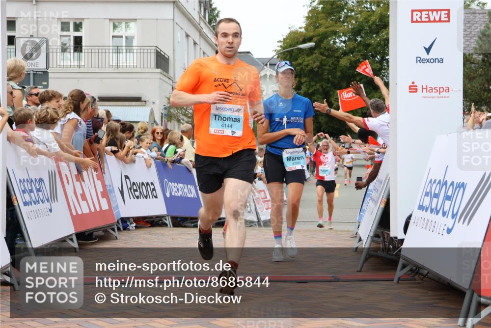 31.08.2025 - 21. Blankeneser Heldenlauf Strokosch-Dieckow http://msf.ph/oto/8685844 31.08.2025 12:00:36 Ziel 5784, 4144, 4394, 4395, 4333 meine-sportfotos.de