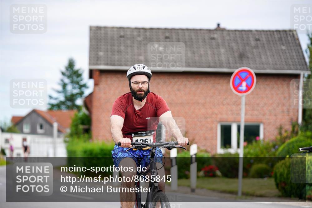 31.08.2025 - Elbe Triathlon Hamburg Michael Burmester http://msf.ph/oto/8685845 31.08.2025 14:13:54 Radfahren 126, 156 meine-sportfotos.de