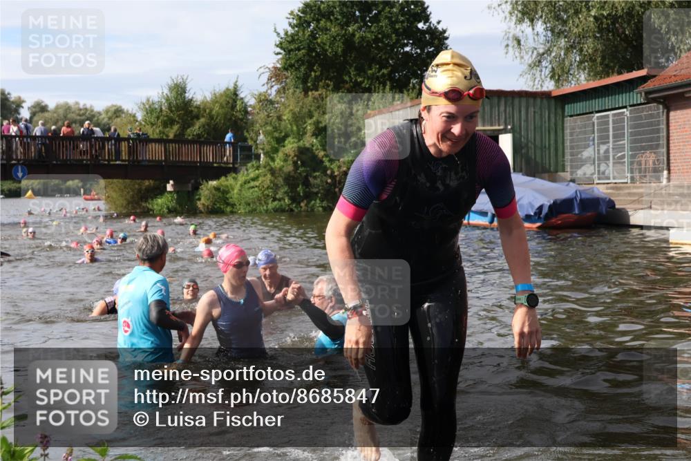 31.08.2025 - Elbe Triathlon Hamburg Luisa Fischer http://msf.ph/oto/8685847 31.08.2025 10:41:37 Schwimmen 1388, 1429 meine-sportfotos.de