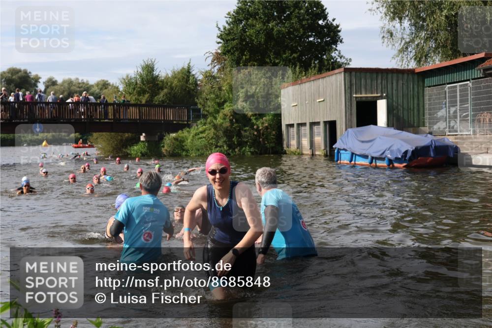 31.08.2025 - Elbe Triathlon Hamburg Luisa Fischer http://msf.ph/oto/8685848 31.08.2025 10:41:39 Schwimmen 1388, 1429, 1442 meine-sportfotos.de