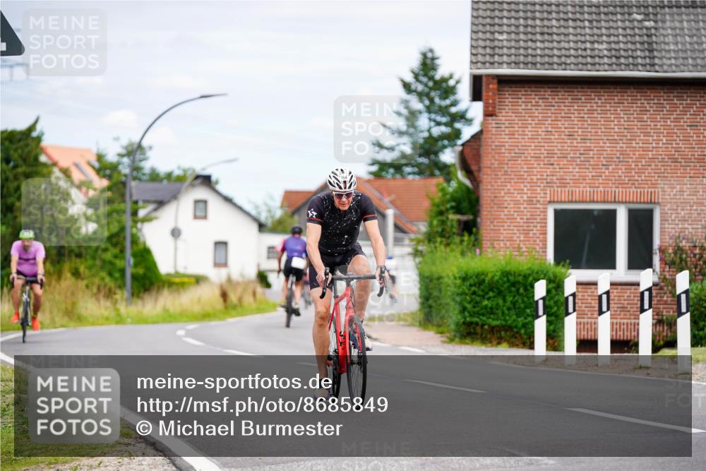 31.08.2025 - Elbe Triathlon Hamburg Michael Burmester http://msf.ph/oto/8685849 31.08.2025 14:14:04 Radfahren 142, 154 meine-sportfotos.de