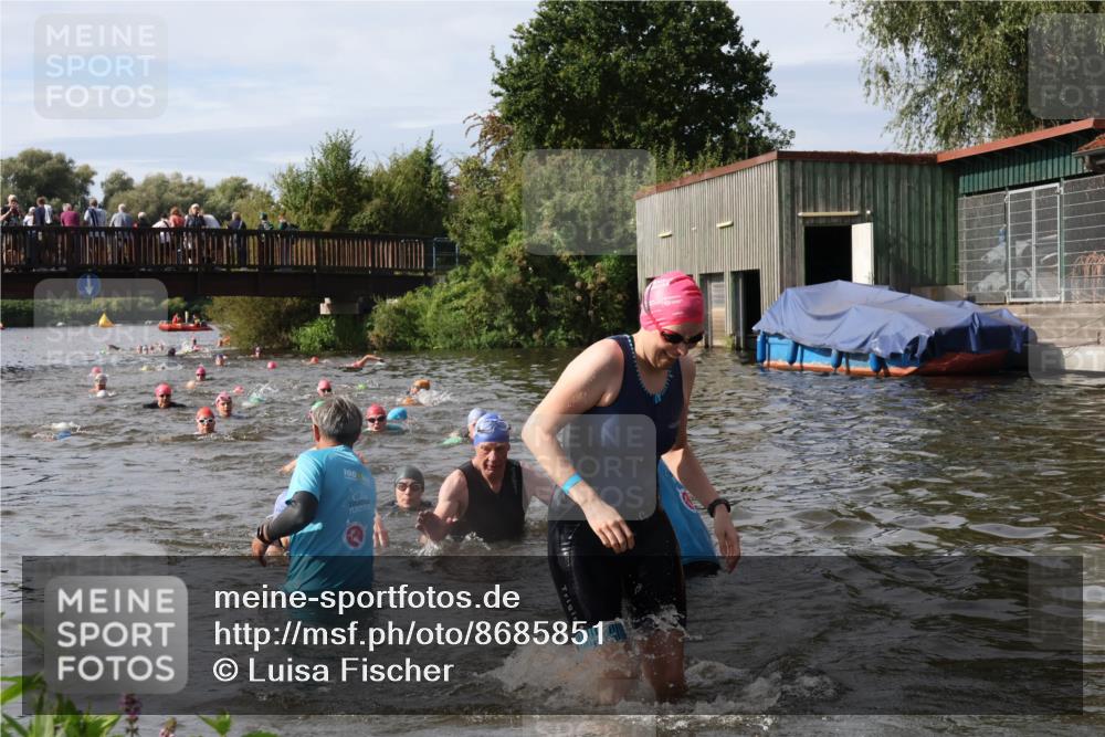 31.08.2025 - Elbe Triathlon Hamburg Luisa Fischer http://msf.ph/oto/8685851 31.08.2025 10:41:39 Schwimmen 1388, 1429, 1442 meine-sportfotos.de