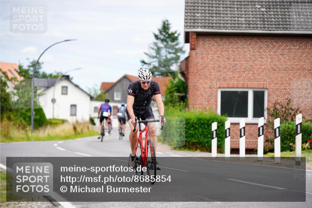 31.08.2025 - Elbe Triathlon Hamburg Michael Burmester http://msf.ph/oto/8685854 31.08.2025 14:14:04 Radfahren 142, 154 meine-sportfotos.de
