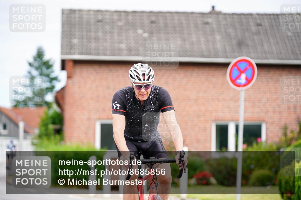 31.08.2025 - Elbe Triathlon Hamburg Michael Burmester http://msf.ph/oto/8685856 31.08.2025 14:14:05 Radfahren 142, 154 meine-sportfotos.de
