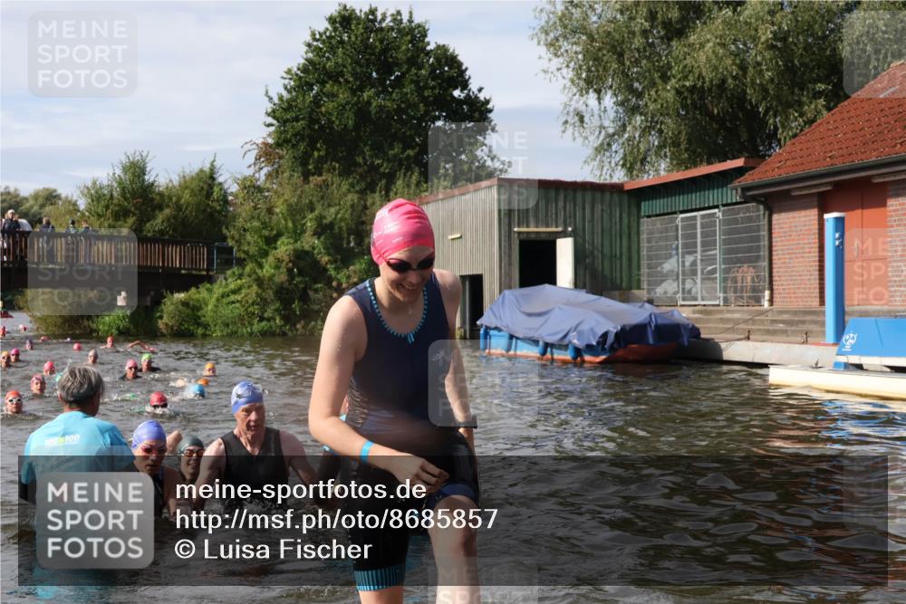 31.08.2025 - Elbe Triathlon Hamburg Luisa Fischer http://msf.ph/oto/8685857 31.08.2025 10:41:40 Schwimmen 1370, 1388, 1429, 1442 meine-sportfotos.de