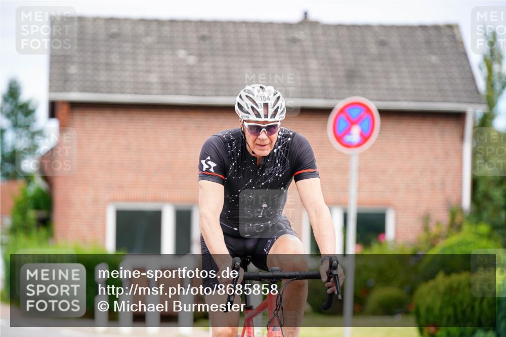 31.08.2025 - Elbe Triathlon Hamburg Michael Burmester http://msf.ph/oto/8685858 31.08.2025 14:14:05 Radfahren 142, 154 meine-sportfotos.de