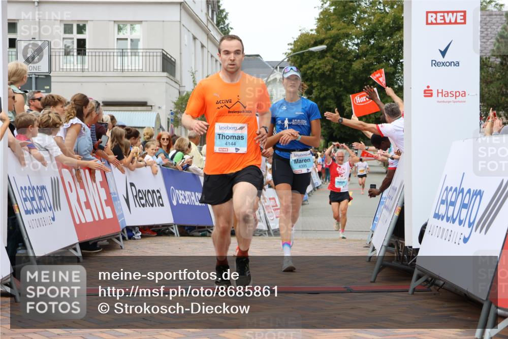 31.08.2025 - 21. Blankeneser Heldenlauf Strokosch-Dieckow http://msf.ph/oto/8685861 31.08.2025 12:00:36 Ziel 5784, 4144, 4394, 4395, 4333 meine-sportfotos.de
