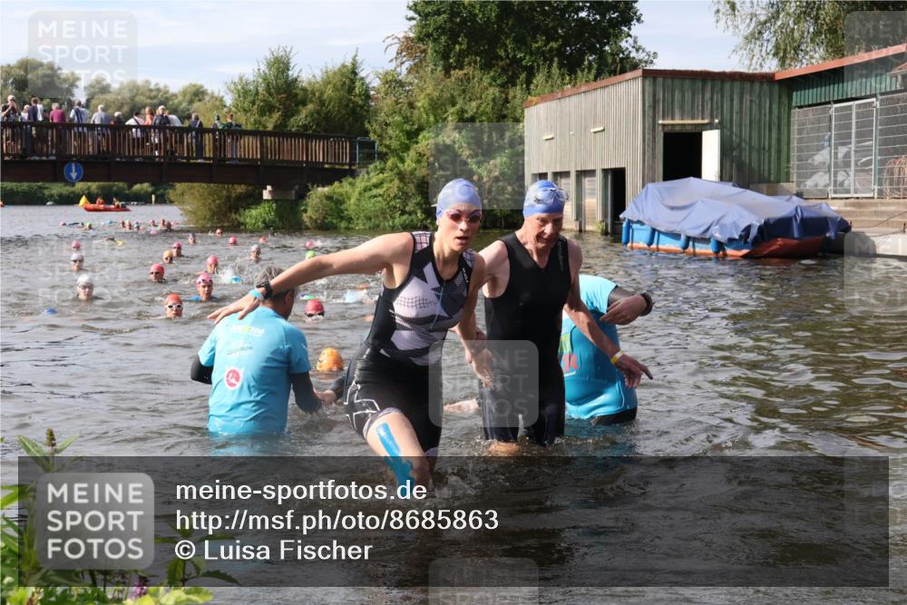 31.08.2025 - Elbe Triathlon Hamburg Luisa Fischer http://msf.ph/oto/8685863 31.08.2025 10:41:44 Schwimmen 1345, 1370, 1388, 1442, 1449 meine-sportfotos.de
