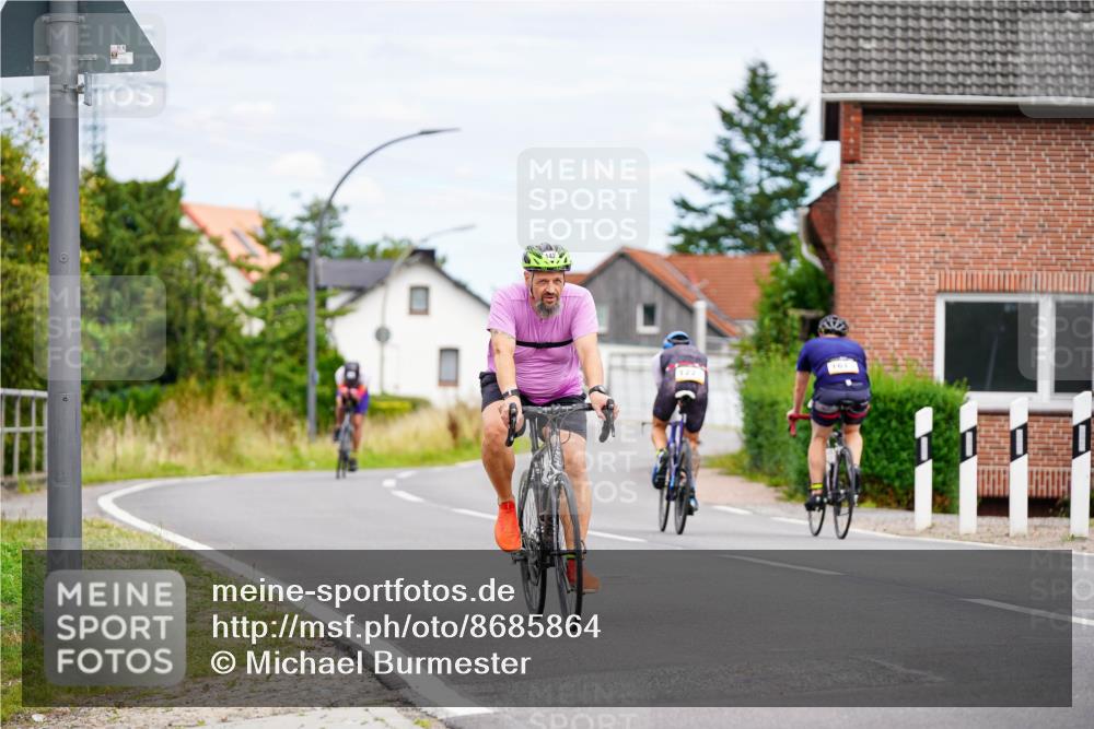 31.08.2025 - Elbe Triathlon Hamburg Michael Burmester http://msf.ph/oto/8685864 31.08.2025 14:14:07 Radfahren 142, 154 meine-sportfotos.de