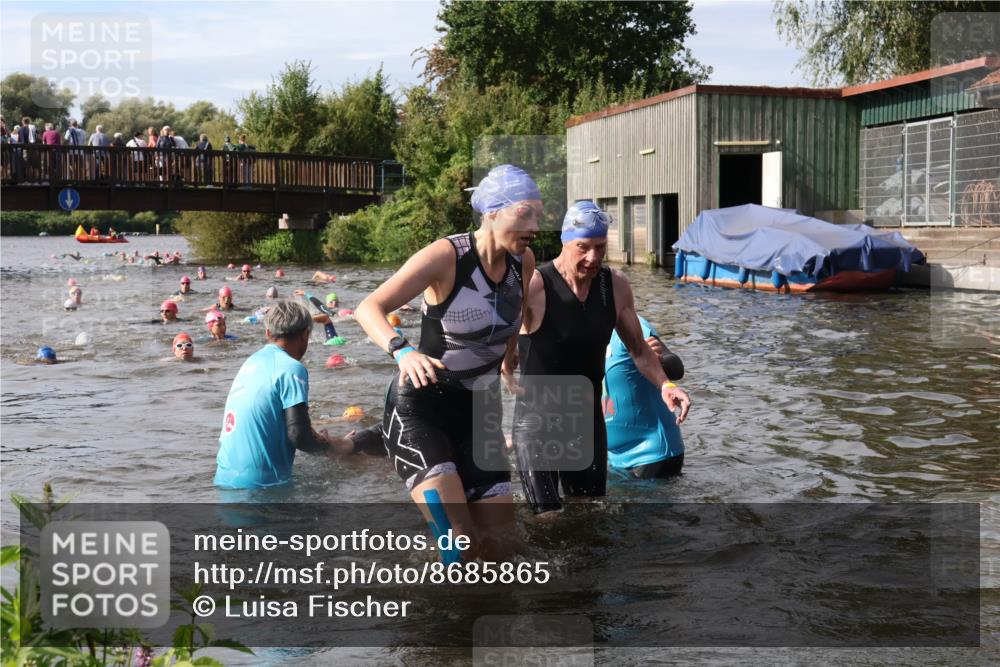 31.08.2025 - Elbe Triathlon Hamburg Luisa Fischer http://msf.ph/oto/8685865 31.08.2025 10:41:44 Schwimmen 1345, 1370, 1388, 1442, 1449 meine-sportfotos.de