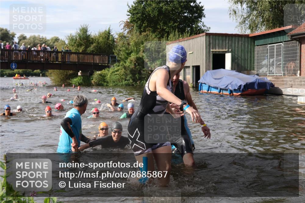 31.08.2025 - Elbe Triathlon Hamburg Luisa Fischer http://msf.ph/oto/8685867 31.08.2025 10:41:45 Schwimmen 1345, 1370, 1388, 1442, 1449 meine-sportfotos.de