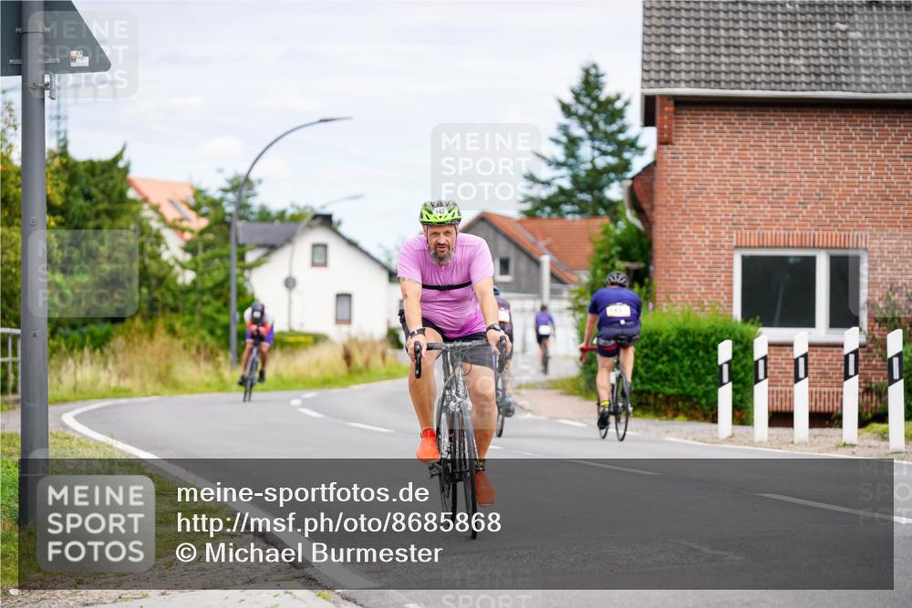 31.08.2025 - Elbe Triathlon Hamburg Michael Burmester http://msf.ph/oto/8685868 31.08.2025 14:14:08 Radfahren 142, 154 meine-sportfotos.de
