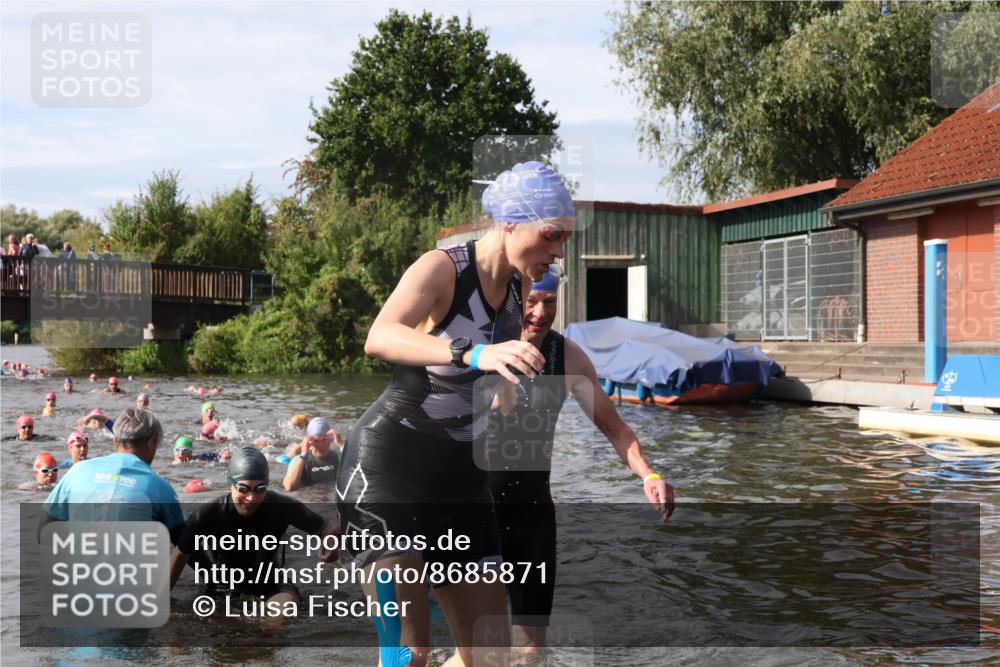 31.08.2025 - Elbe Triathlon Hamburg Luisa Fischer http://msf.ph/oto/8685871 31.08.2025 10:41:45 Schwimmen 1345, 1370, 1388, 1442, 1449 meine-sportfotos.de
