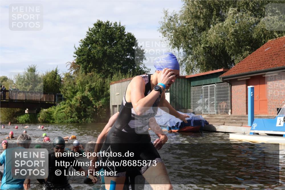 31.08.2025 - Elbe Triathlon Hamburg Luisa Fischer http://msf.ph/oto/8685873 31.08.2025 10:41:46 Schwimmen 1345, 1370, 1442, 1449 meine-sportfotos.de