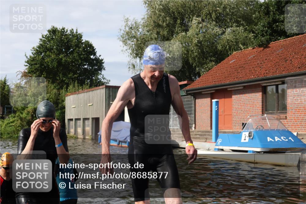 31.08.2025 - Elbe Triathlon Hamburg Luisa Fischer http://msf.ph/oto/8685877 31.08.2025 10:41:48 Schwimmen 1345, 1370, 1442, 1449 meine-sportfotos.de