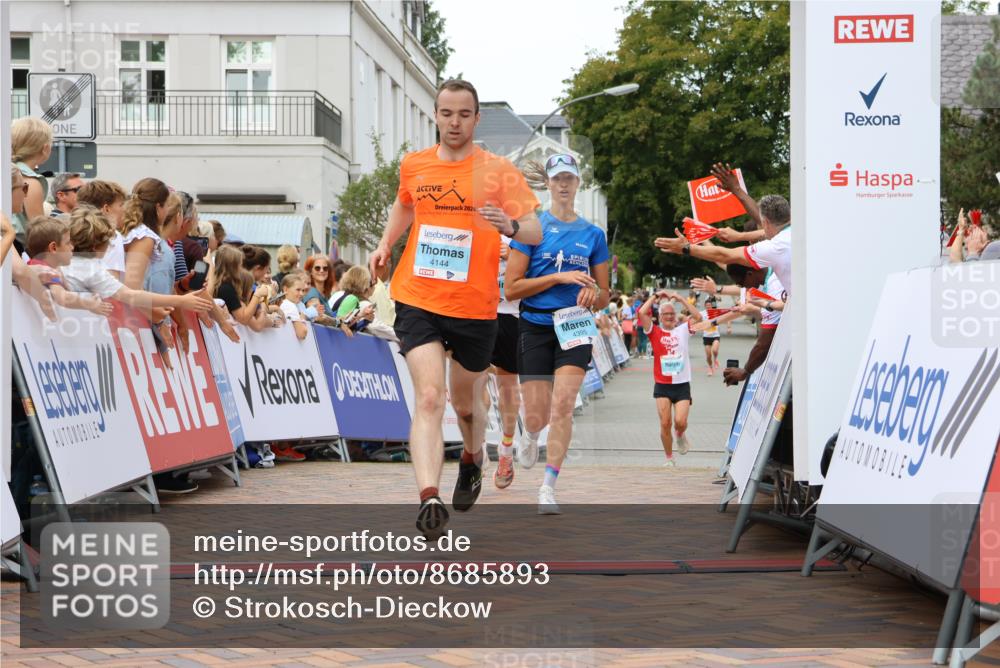 31.08.2025 - 21. Blankeneser Heldenlauf Strokosch-Dieckow http://msf.ph/oto/8685893 31.08.2025 12:00:35 Ziel 5784, 4144, 4394, 4395, 4333 meine-sportfotos.de