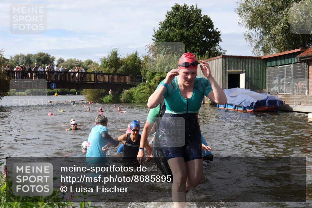 31.08.2025 - Elbe Triathlon Hamburg Luisa Fischer http://msf.ph/oto/8685895 31.08.2025 10:41:58 Schwimmen 1365, 1375, 1381, 1382, 1393, 1413, 1428, 1449, 1484, 1487, 1498 meine-sportfotos.de