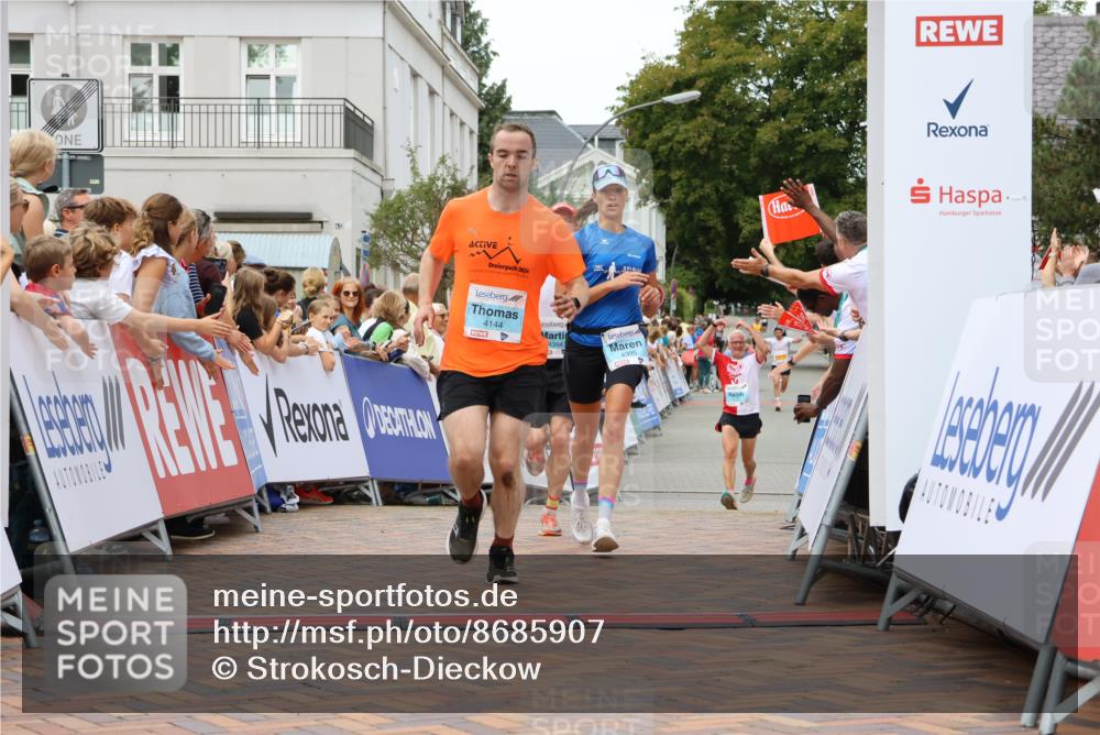 31.08.2025 - 21. Blankeneser Heldenlauf Strokosch-Dieckow http://msf.ph/oto/8685907 31.08.2025 12:00:35 Ziel 5784, 4144, 4394, 4395, 4333 meine-sportfotos.de