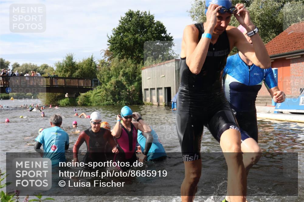 31.08.2025 - Elbe Triathlon Hamburg Luisa Fischer http://msf.ph/oto/8685919 31.08.2025 10:42:02 Schwimmen 1365, 1375, 1381, 1382, 1393, 1395, 1411, 1413, 1416, 1425, 1428, 1450, 1484, 1487, 1498 meine-sportfotos.de