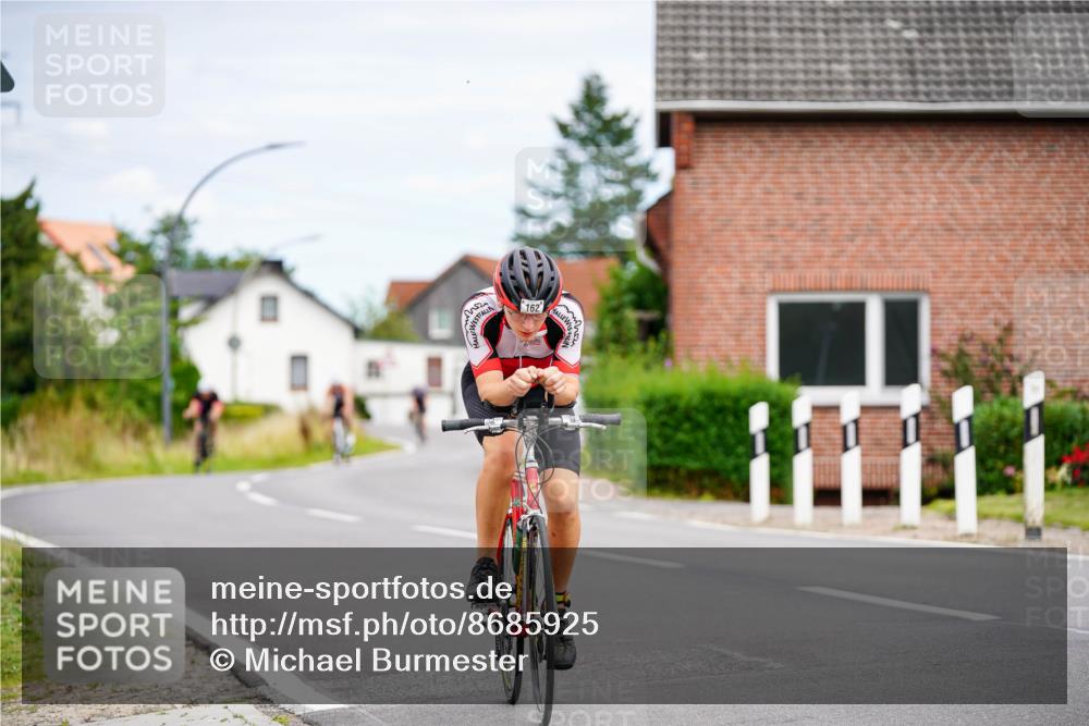 31.08.2025 - Elbe Triathlon Hamburg Michael Burmester http://msf.ph/oto/8685925 31.08.2025 14:14:32 Radfahren  meine-sportfotos.de