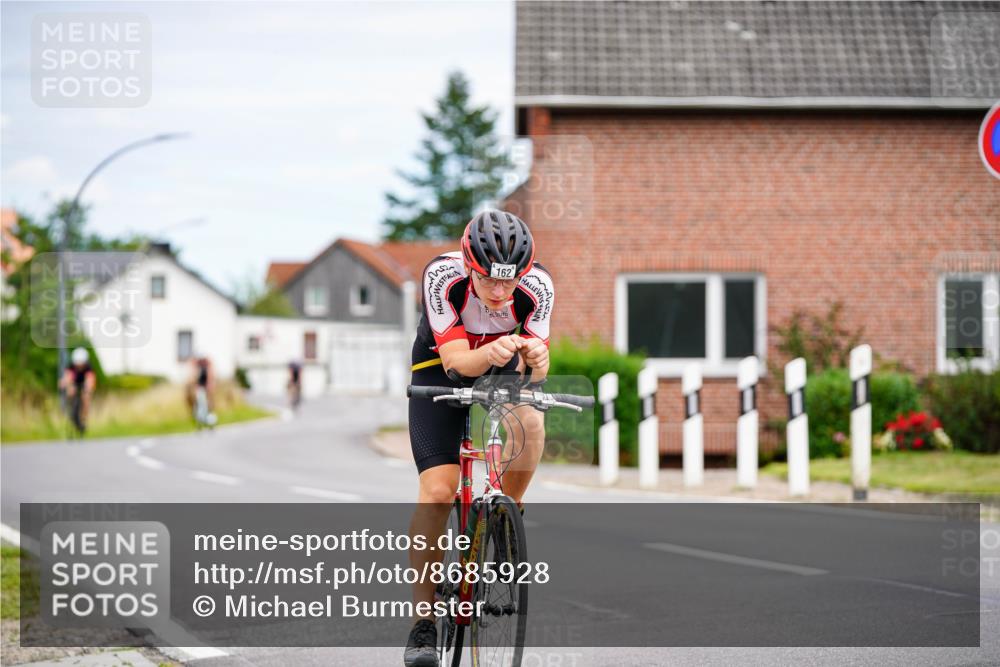 31.08.2025 - Elbe Triathlon Hamburg Michael Burmester http://msf.ph/oto/8685928 31.08.2025 14:14:32 Radfahren  meine-sportfotos.de