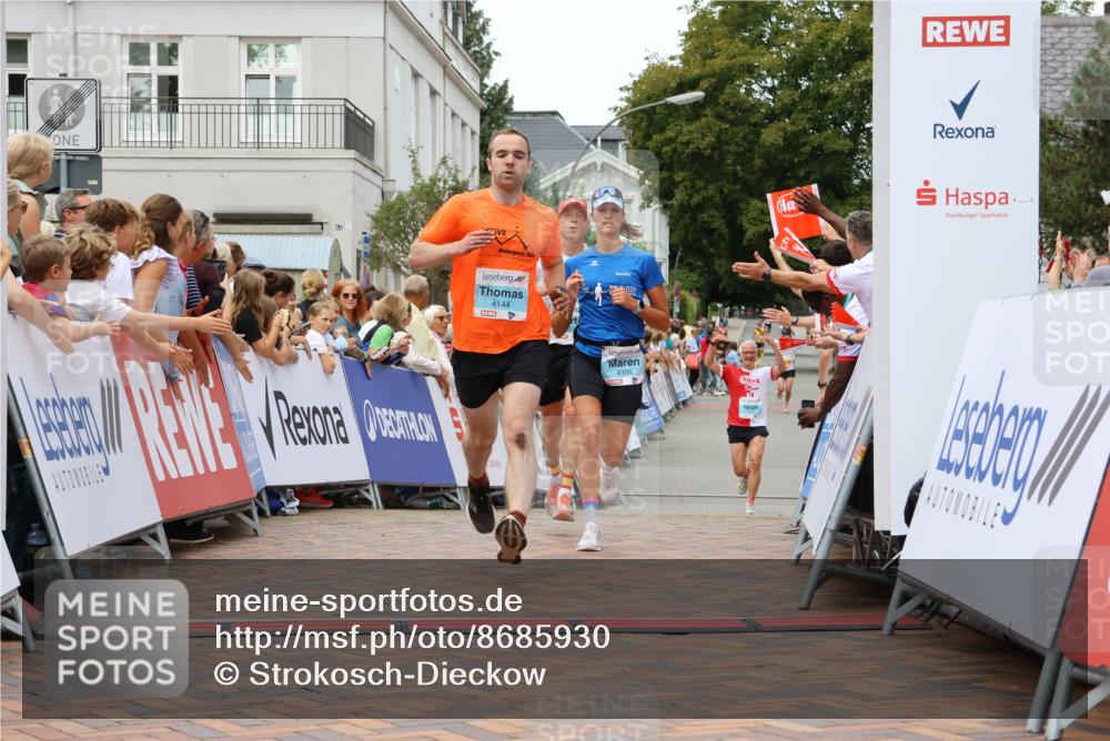 31.08.2025 - 21. Blankeneser Heldenlauf Strokosch-Dieckow http://msf.ph/oto/8685930 31.08.2025 12:00:35 Ziel 5784, 4144, 4394, 4395, 4333 meine-sportfotos.de