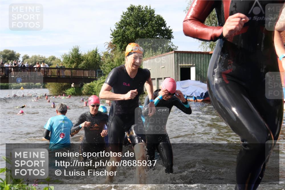 31.08.2025 - Elbe Triathlon Hamburg Luisa Fischer http://msf.ph/oto/8685937 31.08.2025 10:42:06 Schwimmen 1365, 1382, 1393, 1395, 1407, 1410, 1411, 1413, 1416, 1425, 1428, 1433, 1450, 1487, 1498 meine-sportfotos.de