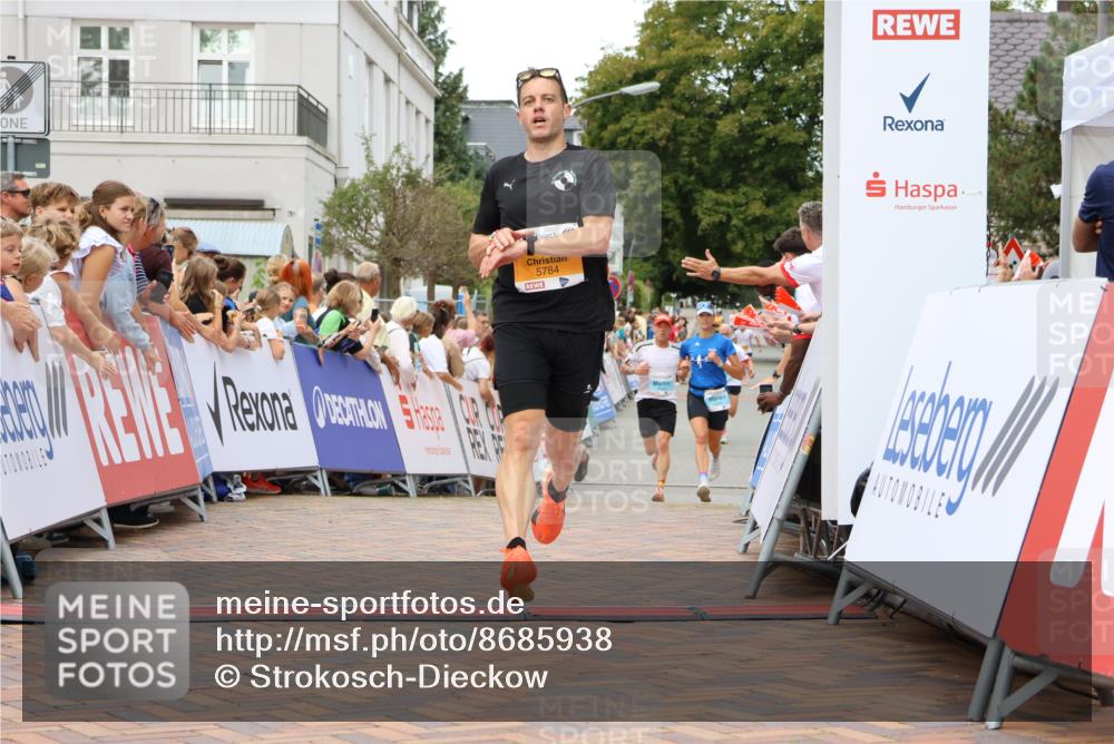 31.08.2025 - 21. Blankeneser Heldenlauf Strokosch-Dieckow http://msf.ph/oto/8685938 31.08.2025 12:00:32 Ziel 5784, 4144, 4394, 4395 meine-sportfotos.de