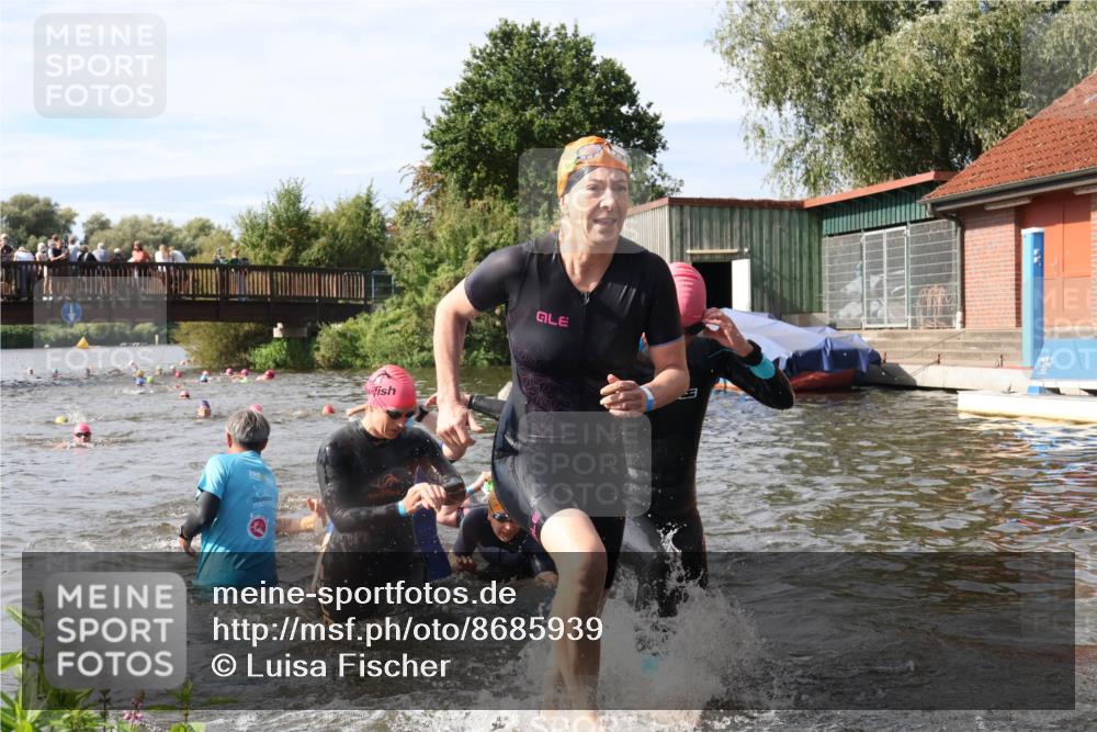 31.08.2025 - Elbe Triathlon Hamburg Luisa Fischer http://msf.ph/oto/8685939 31.08.2025 10:42:06 Schwimmen 1365, 1382, 1393, 1395, 1407, 1410, 1411, 1413, 1416, 1425, 1428, 1433, 1450, 1487, 1498 meine-sportfotos.de